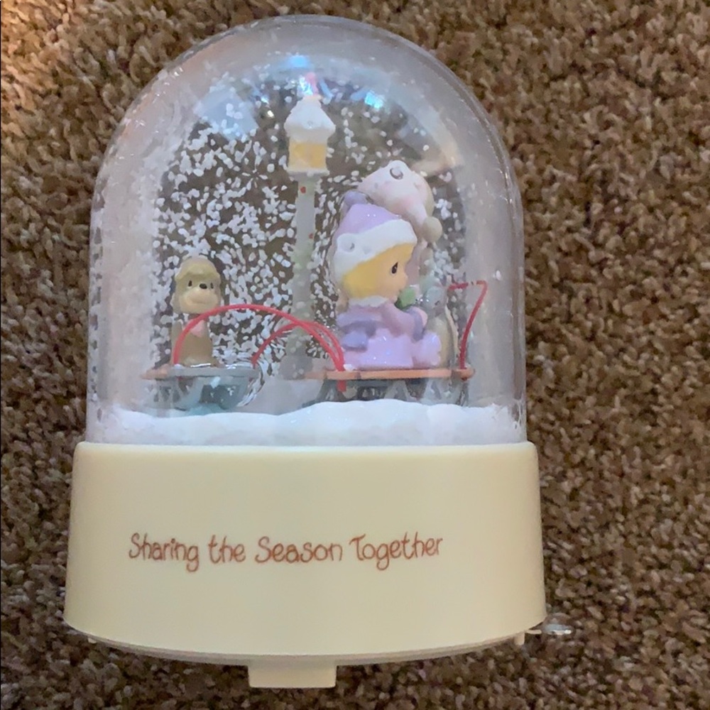 Precious Moments Sharing season snow globe 1983